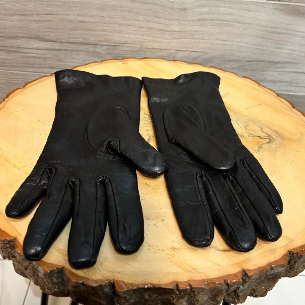 Lovely Vintage black leather cashmere lined gloves - size 6.5, made in Italy - Picture 2 of 4